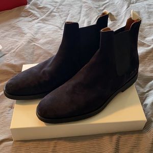 Common Projects Chelsea boot in suede navy